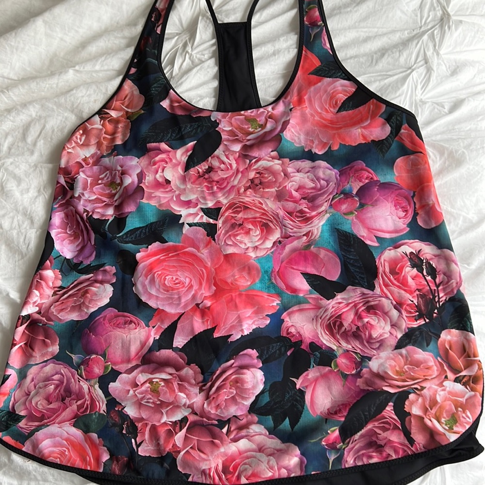 Adorable Lululemon rose print tank